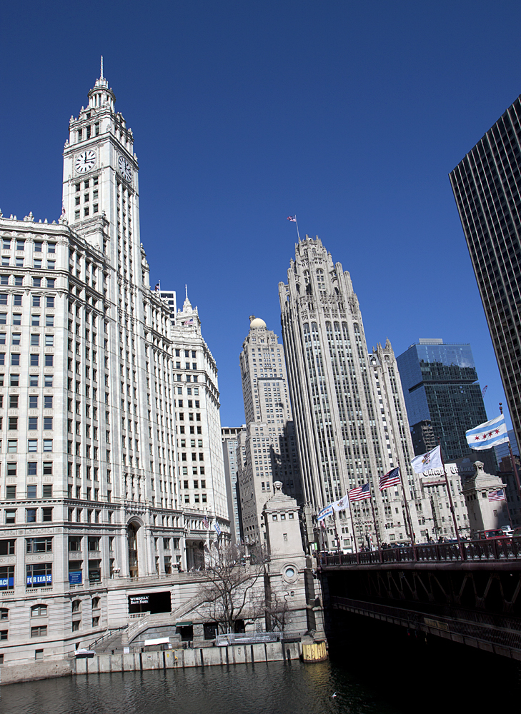 Shot from across the Chicago River, looking north