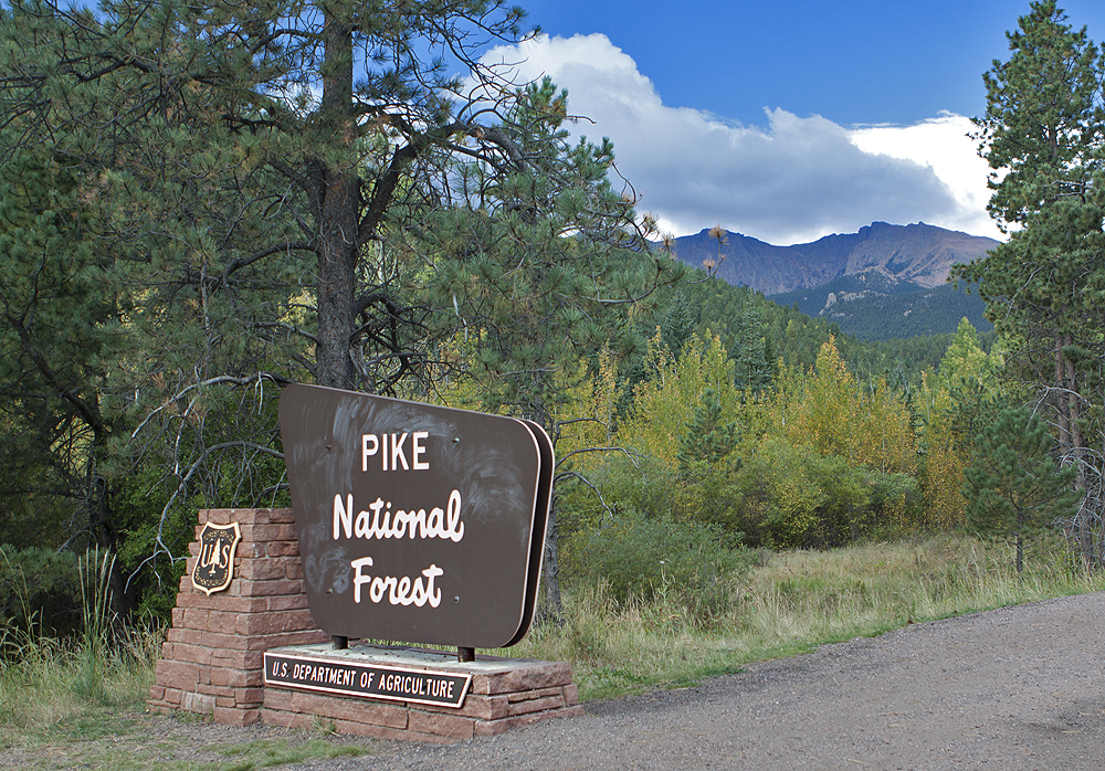 Clouds in the background over Pikes Peak. *sigh*