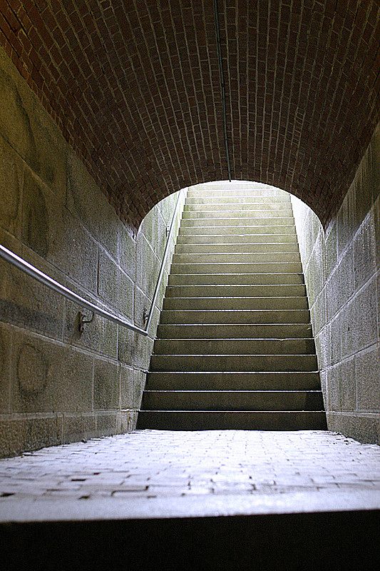 Passage down to the northern battery