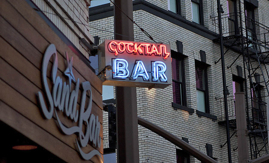 Like Seattle, lots of neon signs (6/2018 - appears closed)