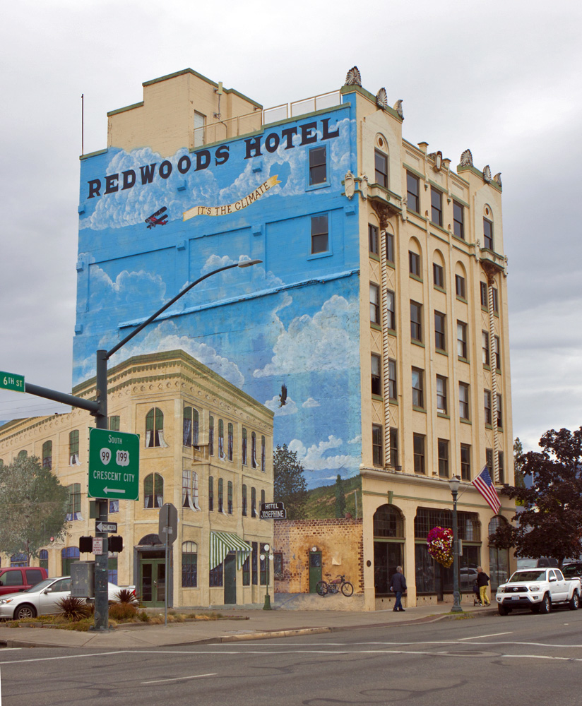 Best I can tell, the iconic hotel in a no-longer iconic city